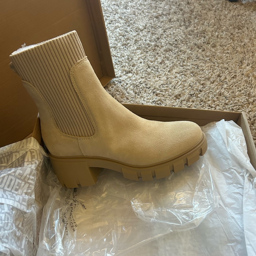 NIB Steve Madden Hutch Boots